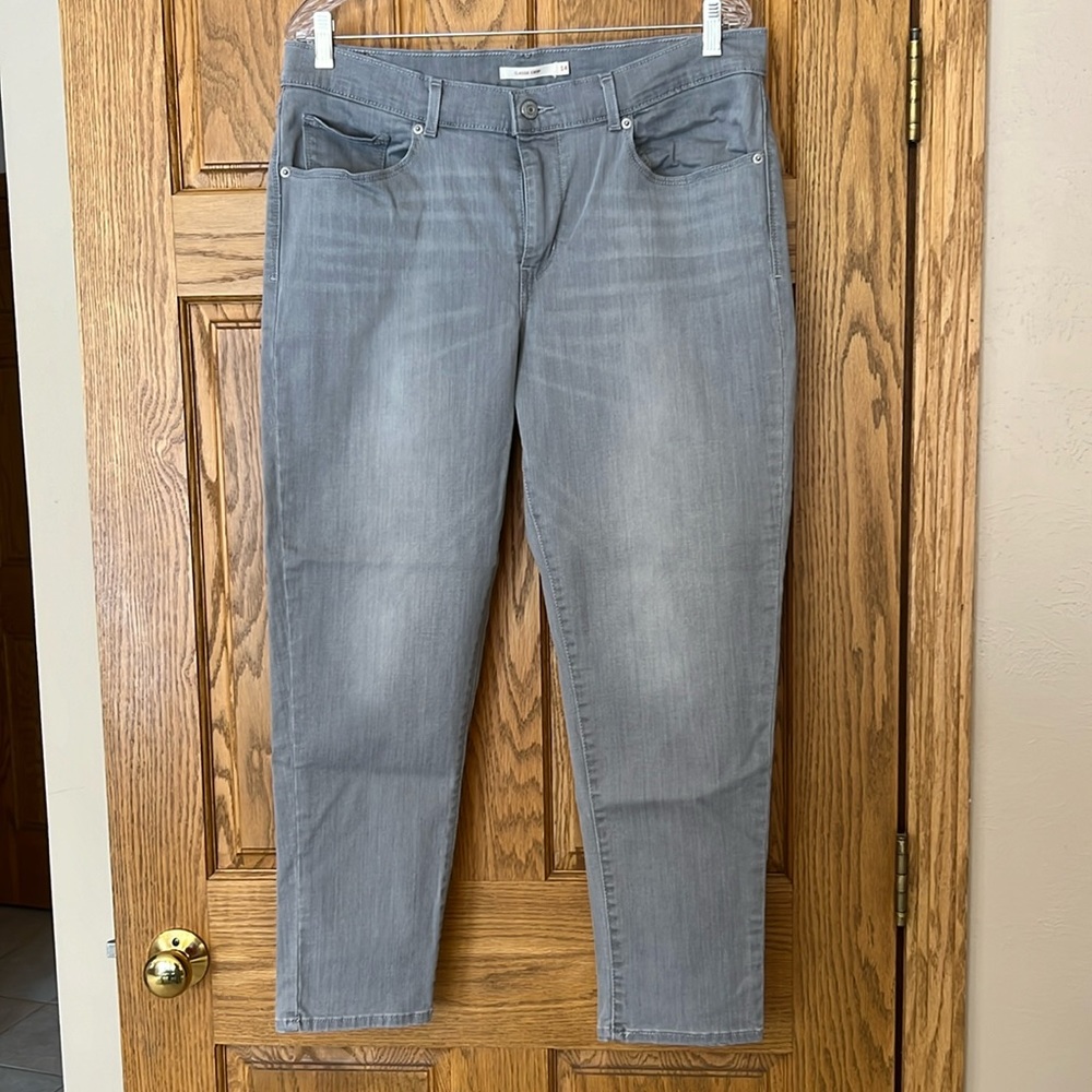 New Levi’s Classic Crop Gray Jeans, Size 14